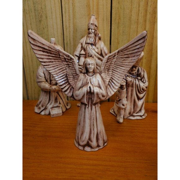 Hand-Painted Ceramic Nativity Scene Set With 12 Figurines Including Holy Family - Picture 9 of 16